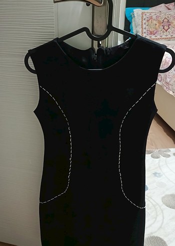 Siyah V Yakalı Kolsuz Midi Elbise - Görsel 2