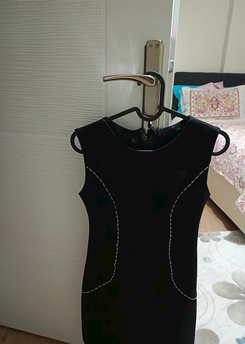 Siyah V Yakalı Kolsuz Midi Elbise - Görsel 3