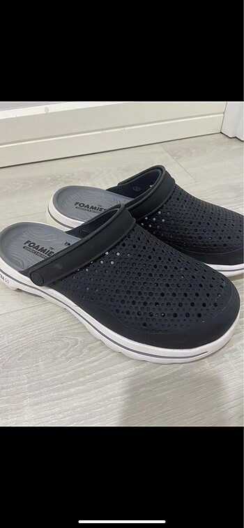 44 numara az giyilmiş skechers terliği