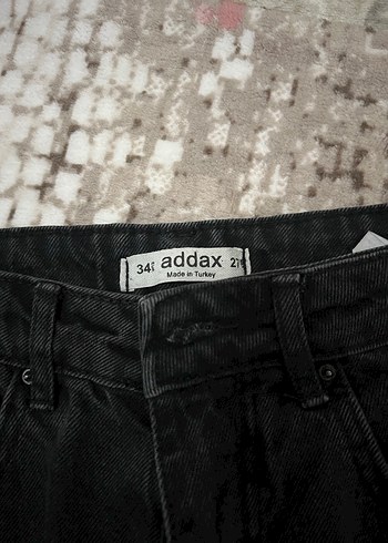 Siyah Yırtık Detaylı Bol Kesim Jean - Görsel 5