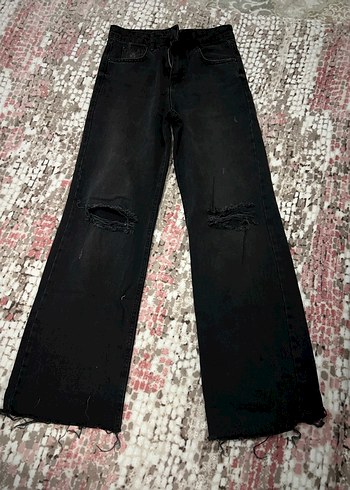 Siyah Yırtık Detaylı Bol Kesim Jean - Görsel 3