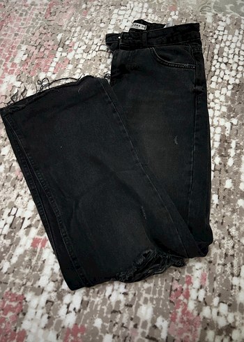 Siyah Yırtık Detaylı Bol Kesim Jean - Görsel 2