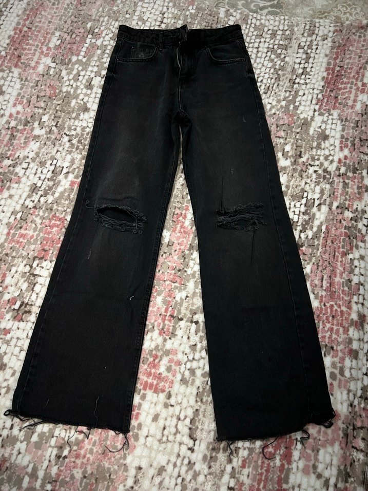 Siyah Yırtık Detaylı Bol Kesim Jean - Görsel 3