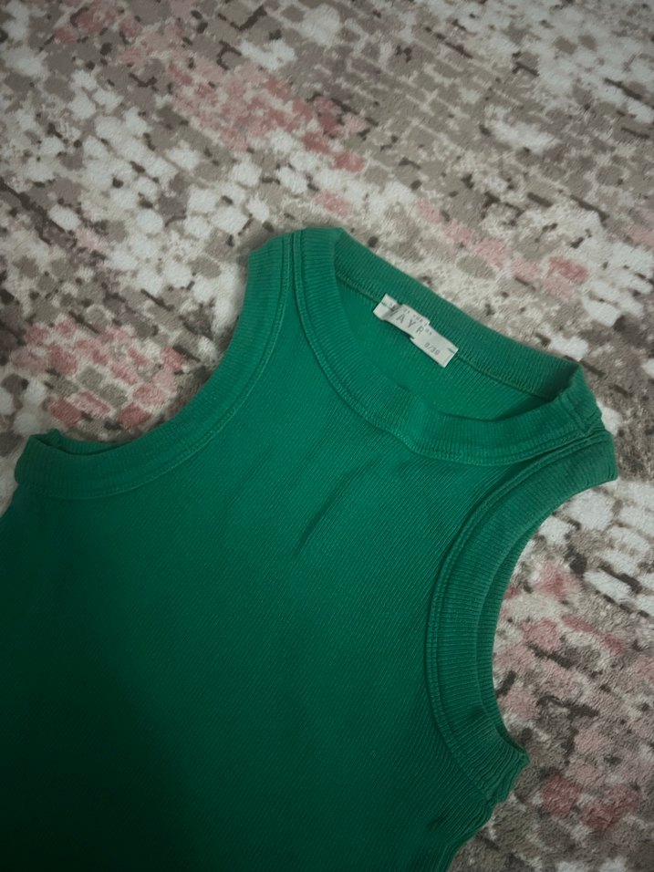 Yeşil Yüksek Yakalı Kadın Atlet - Görsel 4