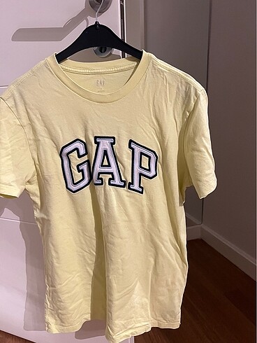 GAP TSHIRT