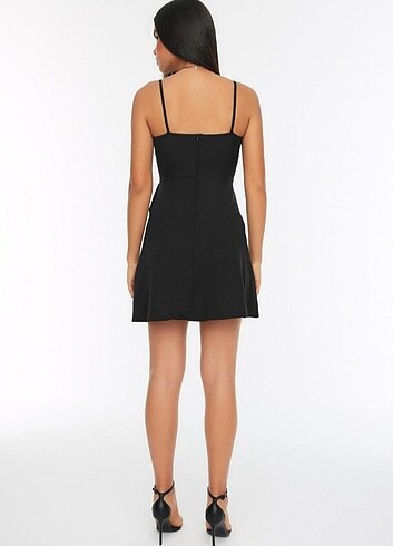 Volanlı Siyah Elbise - Görsel 3