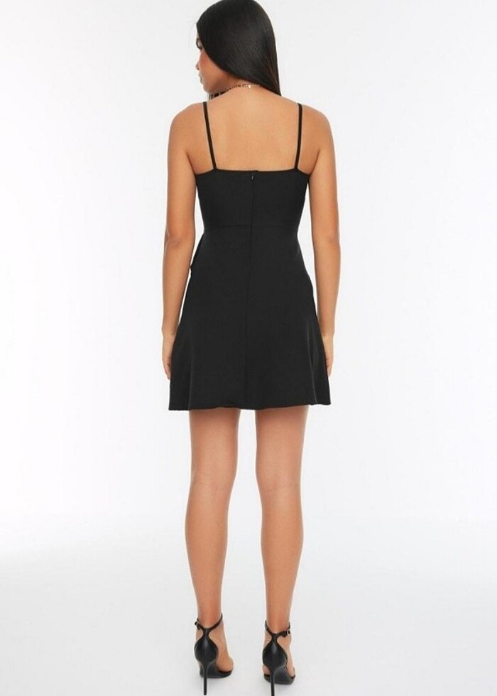 Volanlı Siyah Elbise - Görsel 3