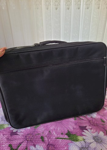  Beden Siyah Fermuarlı Laptop Çantası