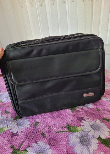 Diğer Siyah Fermuarlı Laptop Çantası
