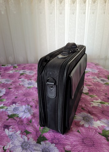  Beden siyah Renk Siyah Fermuarlı Laptop Çantası