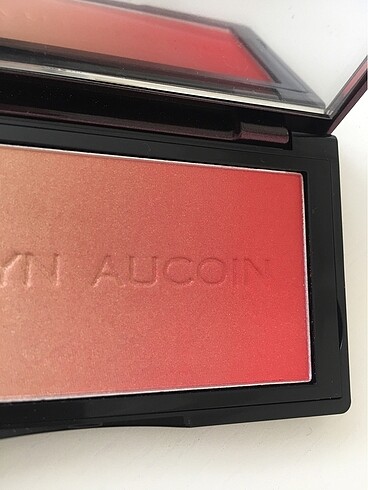  Beden Kevyn Aucoin The Neo-Blush Sunset Allık Paleti