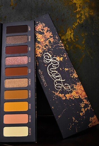 Melt Cosmetics Rust Far Paleti