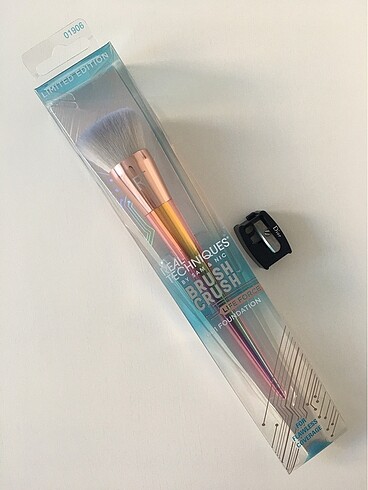 REAL TECHNIQUES Brush Crush: 001 Foundation Fırça