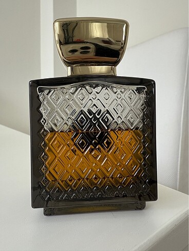Diğer MAJOURI Gold Noir EDP
