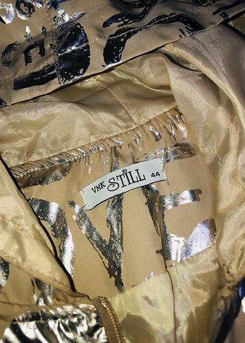 Kadın Uzun Parlak Gold Kapüşonlu Yağmurluk - Görsel 5