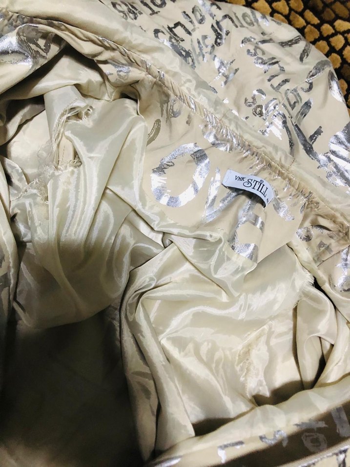 Kadın Uzun Parlak Gold Kapüşonlu Yağmurluk - Görsel 3