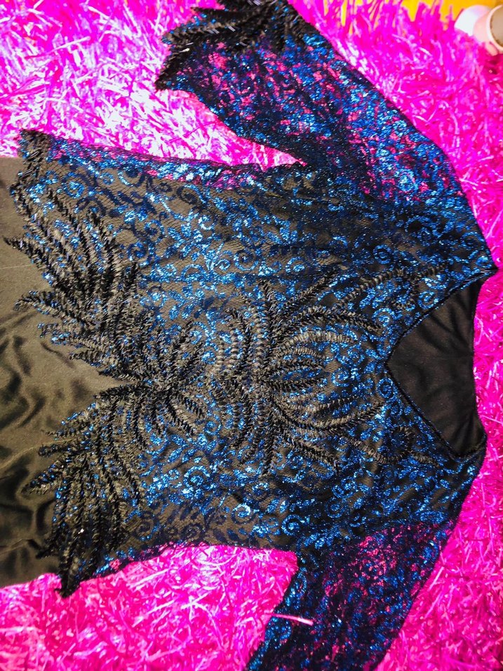 Uzun Kollu V Yaka Gotik Kadın Elbise - Görsel 3