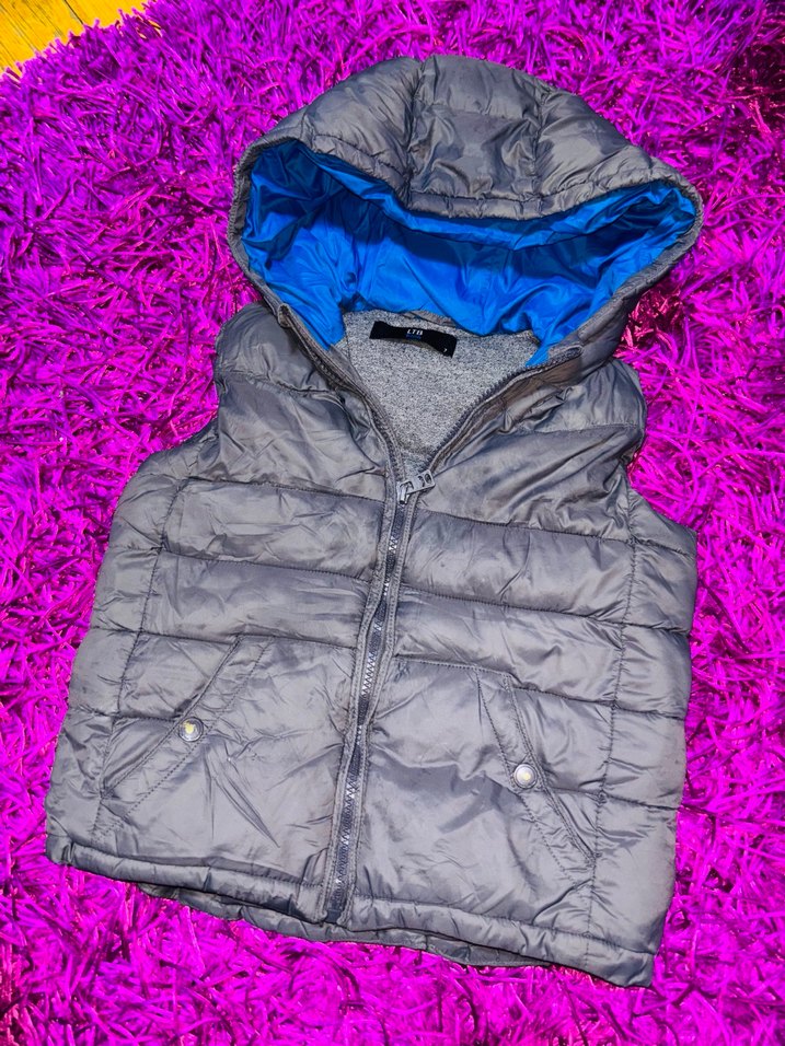 Kız Çocuk Gri Kapüşonlu Kürklü Yelek - Görsel 2