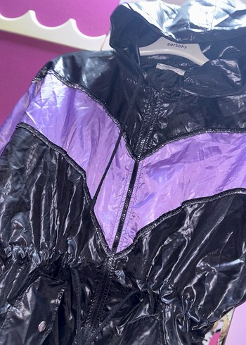 Mor Bağcıklı Kapüşonlu Yağmurluk - Görsel 8