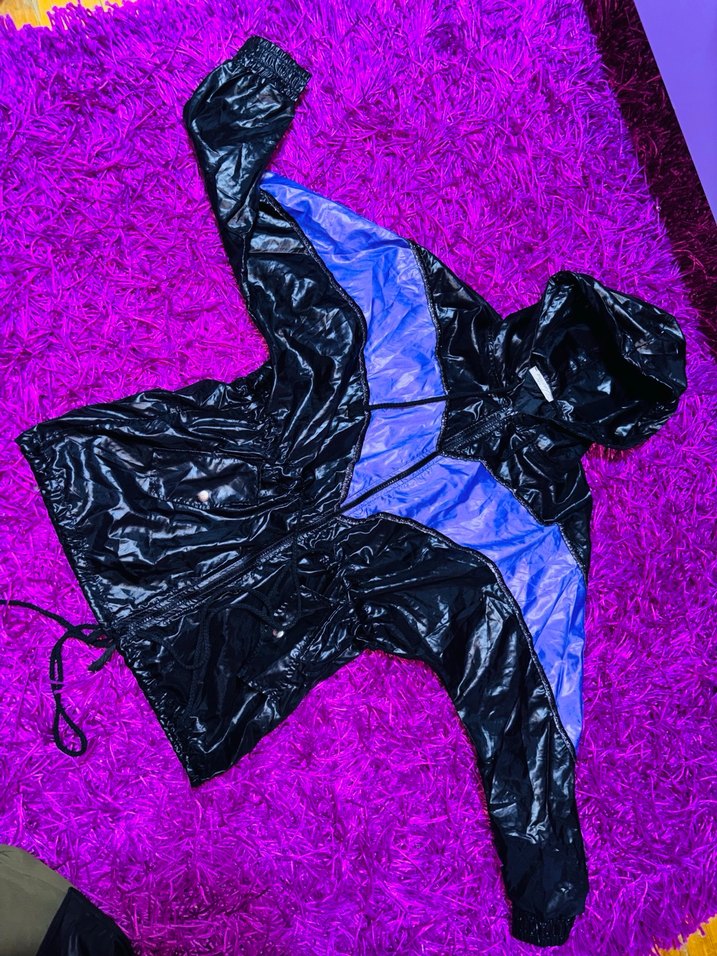 Mor Bağcıklı Kapüşonlu Yağmurluk - Görsel 2