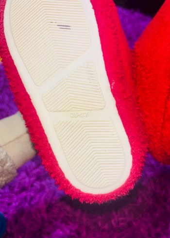 Kız Çocukları İçin Kırmızı Nakışlı Sıcak Ev Terliği - Görsel 4