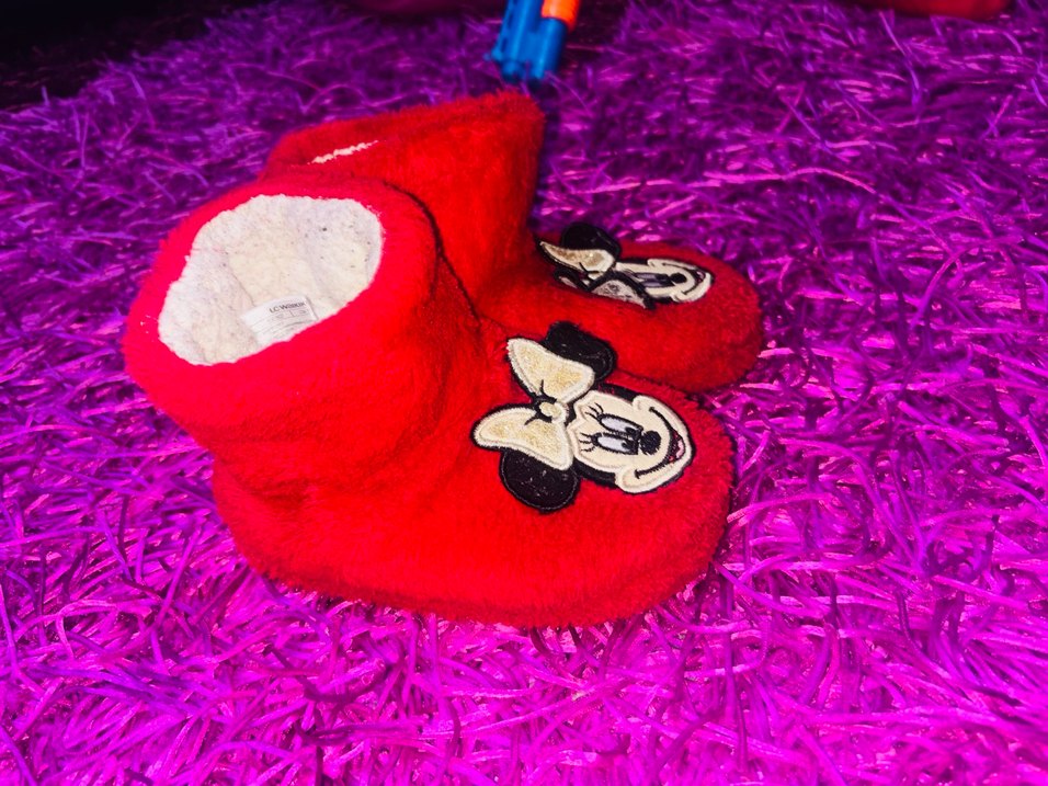 Kız Çocukları İçin Kırmızı Nakışlı Sıcak Ev Terliği - Görsel 2