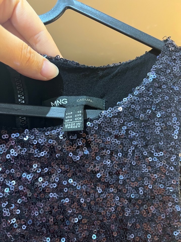 Mango Siyah Parlak Pul İşlemeli Üst - Görsel 2