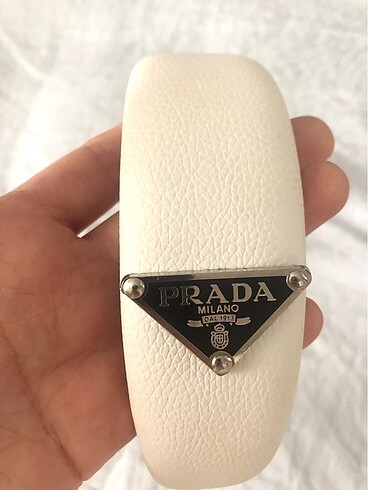 Prada taç