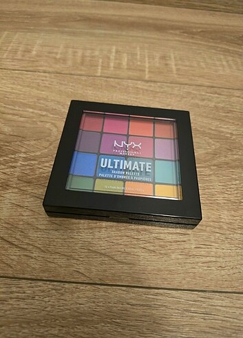 Beden NYX GÖZ FAR PALETİ ULTIMATE