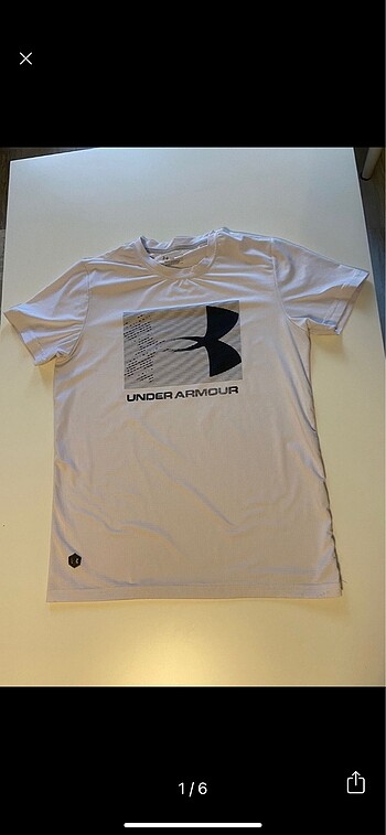 Under Armour T-shirt