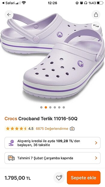 Lila crocs