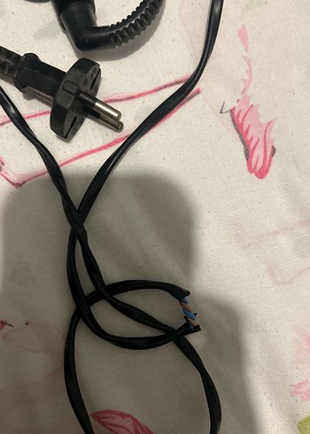 Siyah Saç Düzleştirici çalışır durumda kablosunda tadilat gerek - Görsel 2