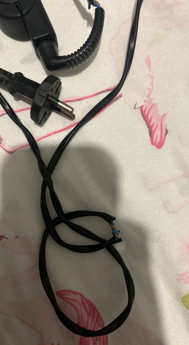 Siyah Saç Düzleştirici çalışır durumda kablosunda tadilat gerek - Görsel 2