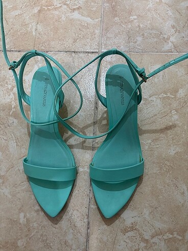 39 Beden Stradivarius topuklu sandalet.