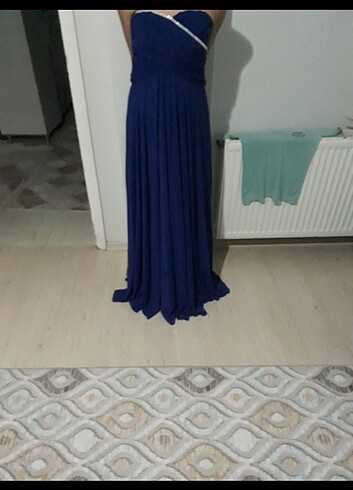 Taş detaylı mavi gece elbisesi