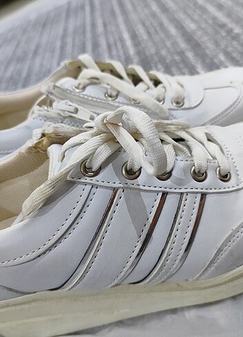 38 Beden Beyaz fermuar detaylı yüksek tabanlı kadın spor ayakkabı 
