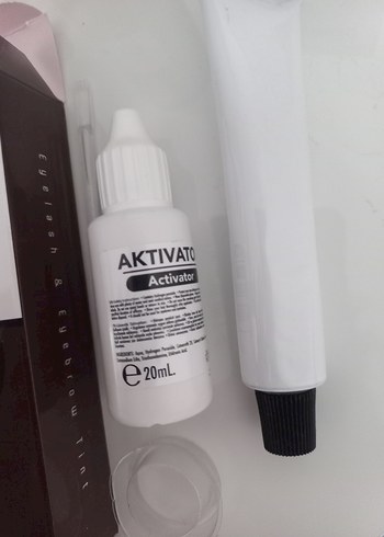 Beden Renk Kahve Renk Kaş ve Kirpik Boyası