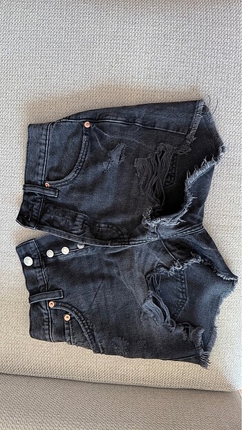 36 Beden siyah Renk Mango marka jean şort