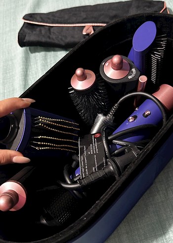 Dyson Dyson Mor Saç Şekillendirici Seti ve Kılıfı