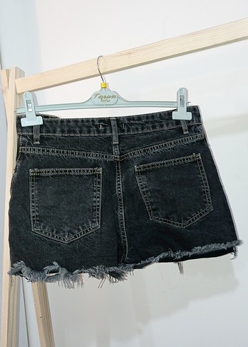 Trendyol & Milla Siyah Yırtık Mini Kot Şort