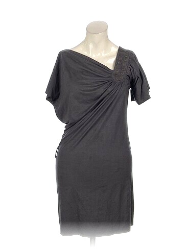PreLoved Kısa Elbise %70 İndirimli.