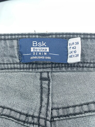 38 Beden çeşitli Renk Bershka Skinny %70 İndirimli.