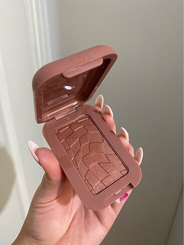  Beden Nyx Buttermelt Allık