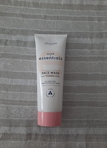 Essentials Yüz Yıkama Jeli 