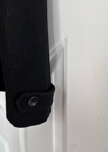 38 Beden Düğmeli Siyah Kısa Kaban