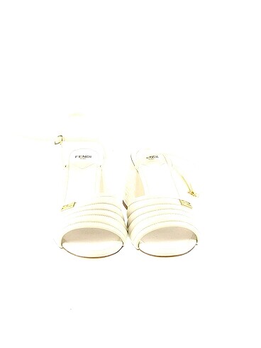 37 Beden Fendi Sandalet %70 İndirimli.