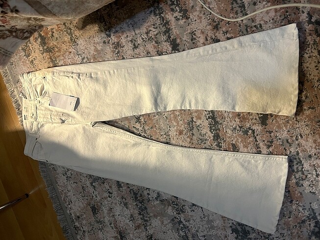 Bershka beyaz pantolon