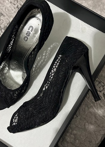 Dantel Detaylı Siyah Yılan Desenli Topuklu Ayakkabı - Görsel 3