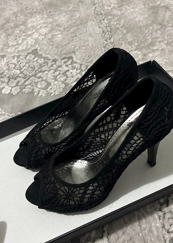 Dantel Detaylı Siyah Yılan Desenli Topuklu Ayakkabı - Görsel 2