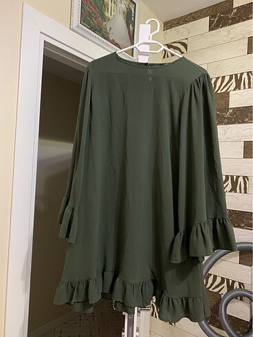Tunik uçları ve kolları fırfırlı